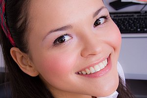 黑人群操亚洲美女屁眼